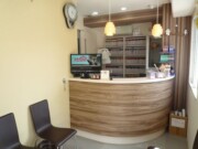 待合室から受付